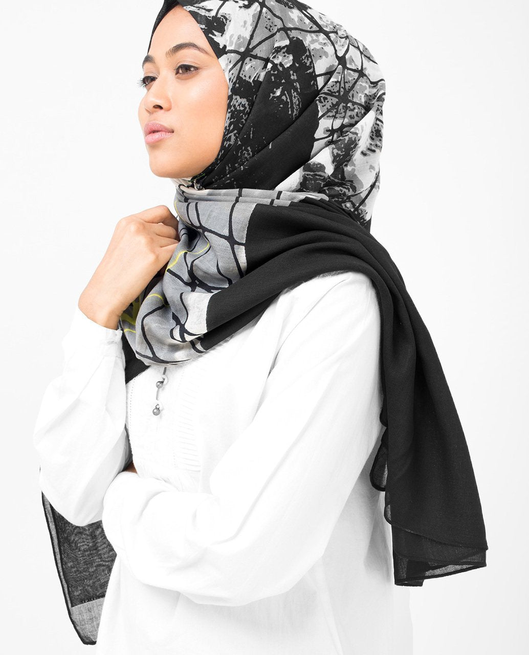 Black Abstract Print Viscose Hijab